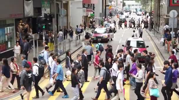 Çift katlı tramvay hong kong sokak sahnesi görüntüleme yavaş hareket. — Stok video