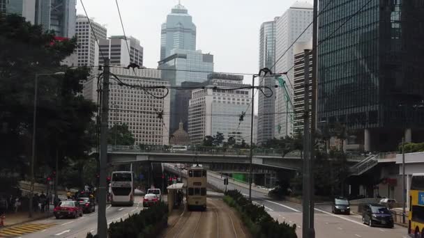 Movimento lento de ver a cena de rua de Hong Kong a partir do eléctrico de dois andares . — Vídeo de Stock