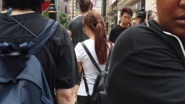 Times Meydanı'nda reklam işaretleri ile Yavaş çekim Meşgul sokak