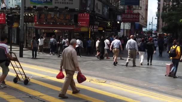 Slow motion of Pedestrians walking along the busy road — Stock Video