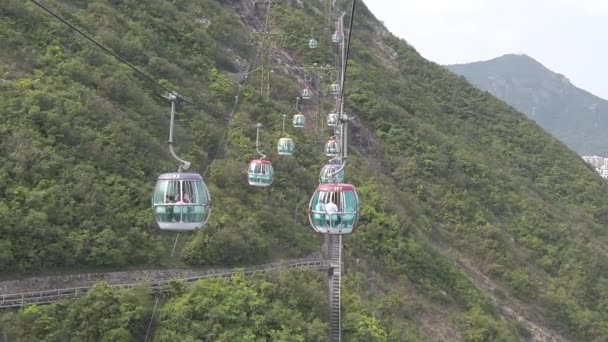 Zeitlupe der Seilbahn in die Berge — Stockvideo