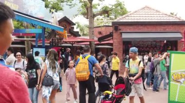 Ocean Park'ta oynayan turist