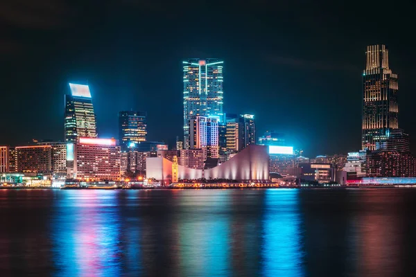 Hong kong miasto krajobraz w nocy. — Zdjęcie stockowe