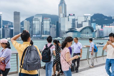 Yıldızlar Bulvarı'nı ziyaret eden turistler, Hong Kong