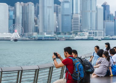Yıldızlar Bulvarı'nı ziyaret eden turistler, Hong Kong