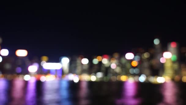 Χονγκ Κονγκ Βικτόρια Λιμάνι Στο Bokeh Νύχτα — Αρχείο Βίντεο