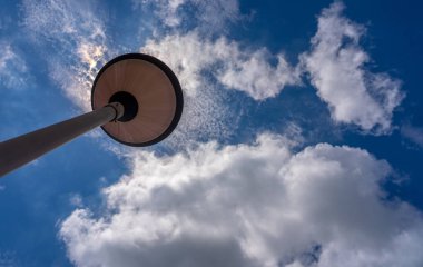 Bulutlu mavi gökyüzü. arkaplan veya doku için