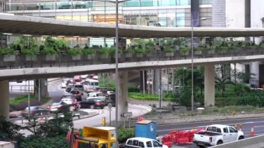 Hong Kong, Çin, 05 Haziran 2019: Timelapse/Central bölgesinde Hong Kong meşgul trafik Hyperlapse. onun Hong Kong yoğun ana yol biridir 