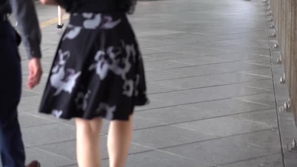 2019 사람들의 슬로우 브릿지 교차로 홍콩의 라이프 스타일 보행자 다리를 — 비디오