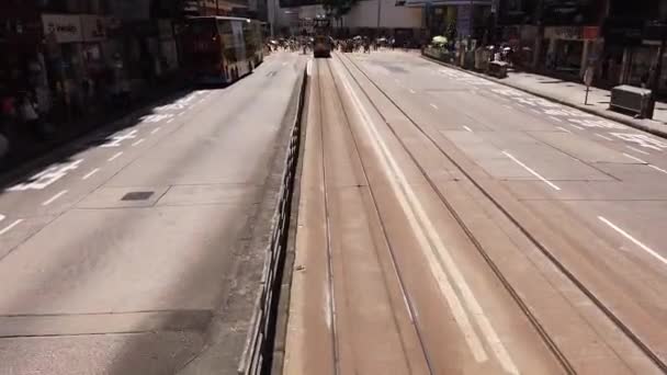 Timelapse / Hyperlapse visualizando a cena da rua de Hong Kong do bonde de dois andares . — Vídeo de Stock