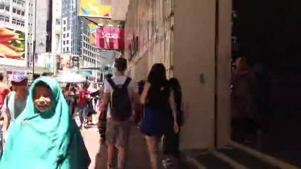 TimeLapse/az emberek Hyperlapse elfoglalt crosswalk, Causeway Bay. — Stock videók