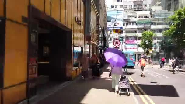 Timelapse/yoğun çapraz yürüyüş Insanlar Hyperlapse, Causeway Bay. — Stok video