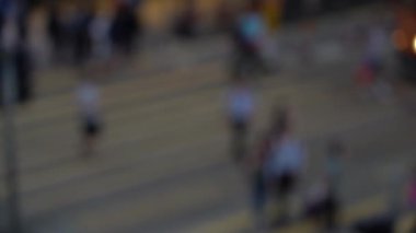 Yoğun yaya geçidinde bulanık insanlar; Yavaş çekim