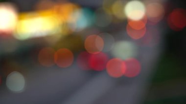 Bulanık Hong Kong şehir gecesi; Gece Hong Kong Trafik Bokeh görünümü; Yavaş Çekim