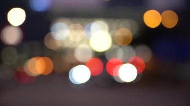 Bulanık Hong Kong şehir gecesi; Gece Hong Kong Trafik Bokeh görünümü; Yavaş Çekim