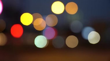 Bulanık Hong Kong şehir gecesi; Gece Hong Kong Trafik Bokeh görünümü; Yavaş Çekim