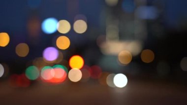 Bulanık Hong Kong şehir gecesi; Gece Hong Kong Trafik Bokeh görünümü; Yavaş Çekim