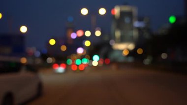 Bulanık Hong Kong şehir gecesi; Gece Hong Kong Trafik Bokeh görünümü; Yavaş Çekim