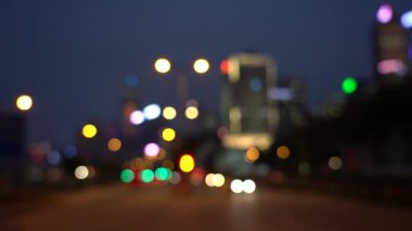 Bulanık Hong Kong şehir gecesi; Gece Hong Kong Trafik Bokeh görünümü; Yavaş Çekim