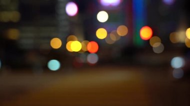 Bulanık Hong Kong şehir gecesi; Gece Hong Kong Trafik Bokeh görünümü; Yavaş Çekim