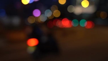 Bulanık Hong Kong şehir gecesi; Gece Hong Kong Trafik Bokeh görünümü; Yavaş Çekim