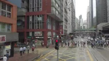 Timelapse/Hyperlapse çift katlı tramvay Hong Kong sokak sahnesi görüntüleme.