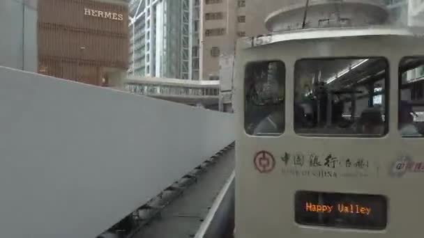 Timelapse / Hyperlapse viendo la escena callejera de Hong Kong desde el tranvía de dos pisos . — Vídeos de Stock