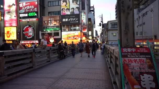 Osaka Japonya Haziran 2019 Gece Dotonbori Ziyaret Eden Turistlerin Yavaş — Stok video