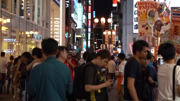 Osaka Japonya Haziran 2019 Gece Dotonbori Ziyaret Eden Turistlerin Yavaş — Stok video