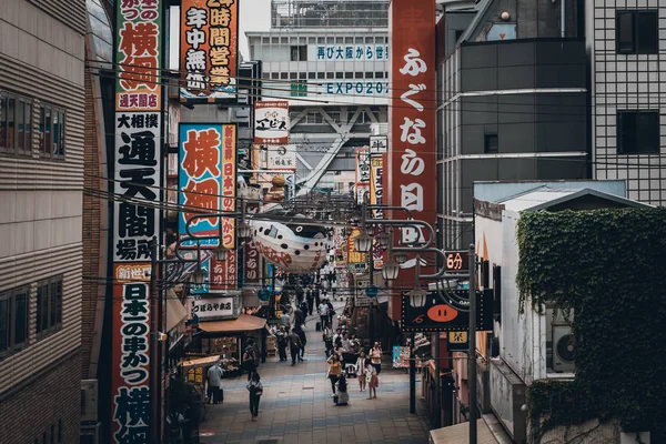 Осака Япония Июня 2019 Года Люди Идущие Торговой Улице Эбисухигаси — стоковое фото