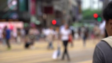 Hong Kong yoğun yaya geçidinde insanların bulanık kalabalık; Yavaş Çekim