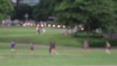 Parktaki kişileri bulanıklaştırma; 