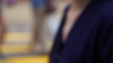 Hong Kong yoğun yaya geçidinde insanların bulanık kalabalık; Yavaş Çekim