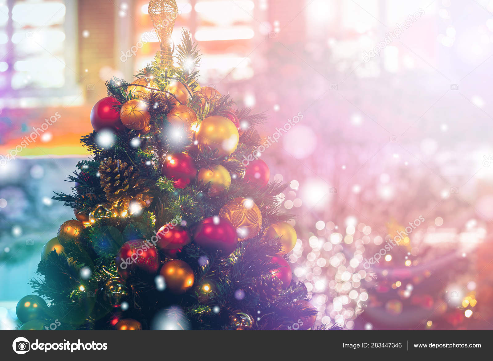 圣诞背景与散景灯模糊的xmas 图库照片 C Joey0304 283447346
