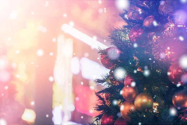 带有Bokeh灯的圣诞背景 模糊的圣诞背景 — 图库照片