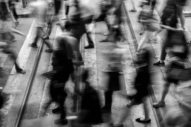 Busy City, Hong Kong'da yaya geçidi; B&W tarzı