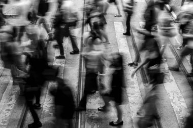 Busy City, Hong Kong'da yaya geçidi; B&W tarzı