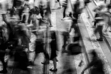 Busy City, Hong Kong'da yaya geçidi; B&W tarzı