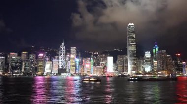 Geceleri Hong Kong gökdelenler. Hyperlapse 