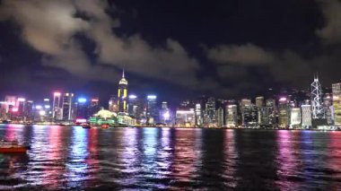 Geceleri Hong Kong gökdelenler. Hyperlapse 