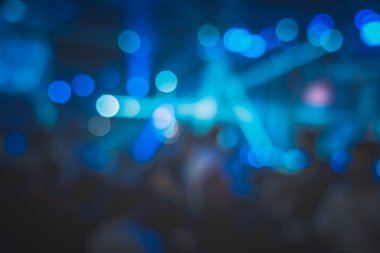 Canlı gösteride Crowd Insanlar bulanıklık arka plan; Soyut bokeh arka plan