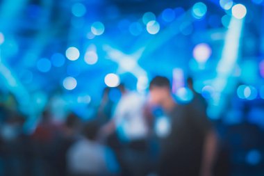 Canlı gösteride Crowd Insanlar bulanıklık arka plan; Soyut bokeh arka plan
