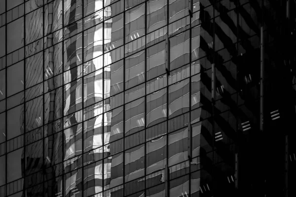 Hong Kong commercieel gebouw close-up; Zwart-wit stijl — Stockfoto