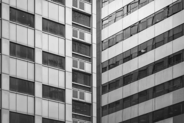 Edifício comercial de Hong Kong Close Up; Estilo preto e branco — Fotografia de Stock