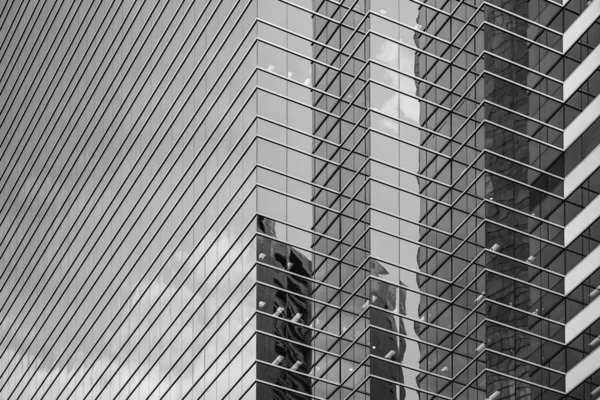 Hong Kong Edificio comercial de cerca; Estilo blanco y negro — Foto de Stock