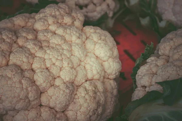 Pazar pazarında karnabahar. Taze Karnabahar arka plan