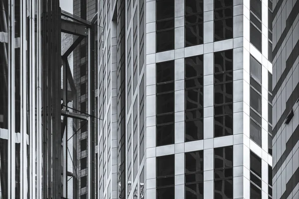 홍콩 상업 건물 클로즈업; 흑백 스타일 — 스톡 사진