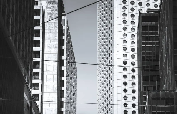 Edifício comercial de Hong Kong Close Up; Estilo preto e branco — Fotografia de Stock