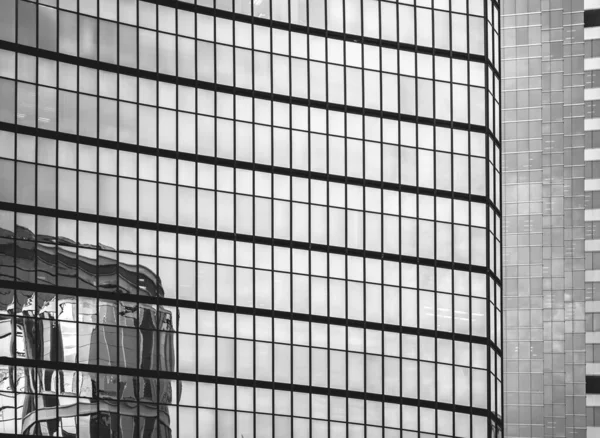 Edifício comercial de Hong Kong Close Up; Estilo preto e branco — Fotografia de Stock