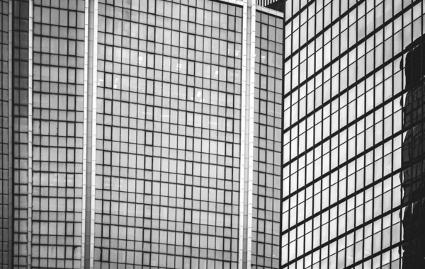 Гонконгський комерційний будинок крупним планом; Чорно-білий стиль — стокове фото